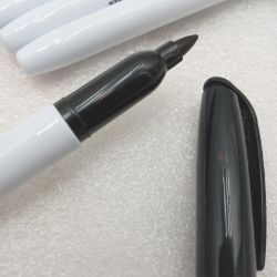 Bild von Amazon Basics Permanentmarker Schwarz 12er-Pack Permanent Marker Pens Bürobedarf