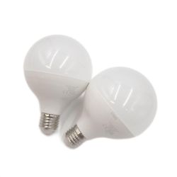 Bild von Amazon Basics LED Gluehbirnen 2er Set Kugelform G93 Edison Sockel Schraube E27 Helligkeit Energiesparlampe