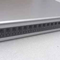 Bild von LINDY KVM Switch 16 Port silber VGA USB 230V Combo Steuerung Netzwerk Computer